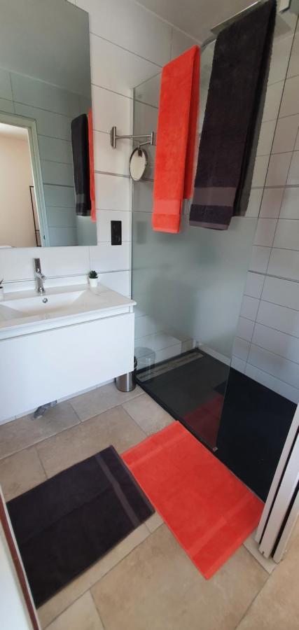 Le Nid'isle - Stationnement Prive Gratuit - Wi-fi Performant - Climatisation L'Isle-sur-la-Sorgue