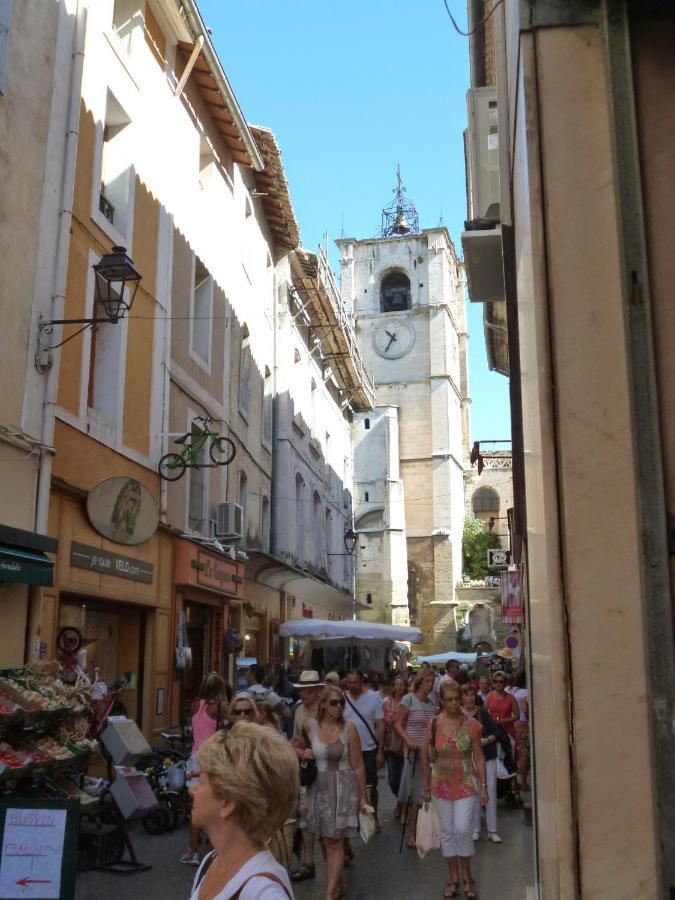 Le Nid'isle - Stationnement Prive Gratuit - Wi-fi Performant - Climatisation LʼIsle-sur-la-Sorgue