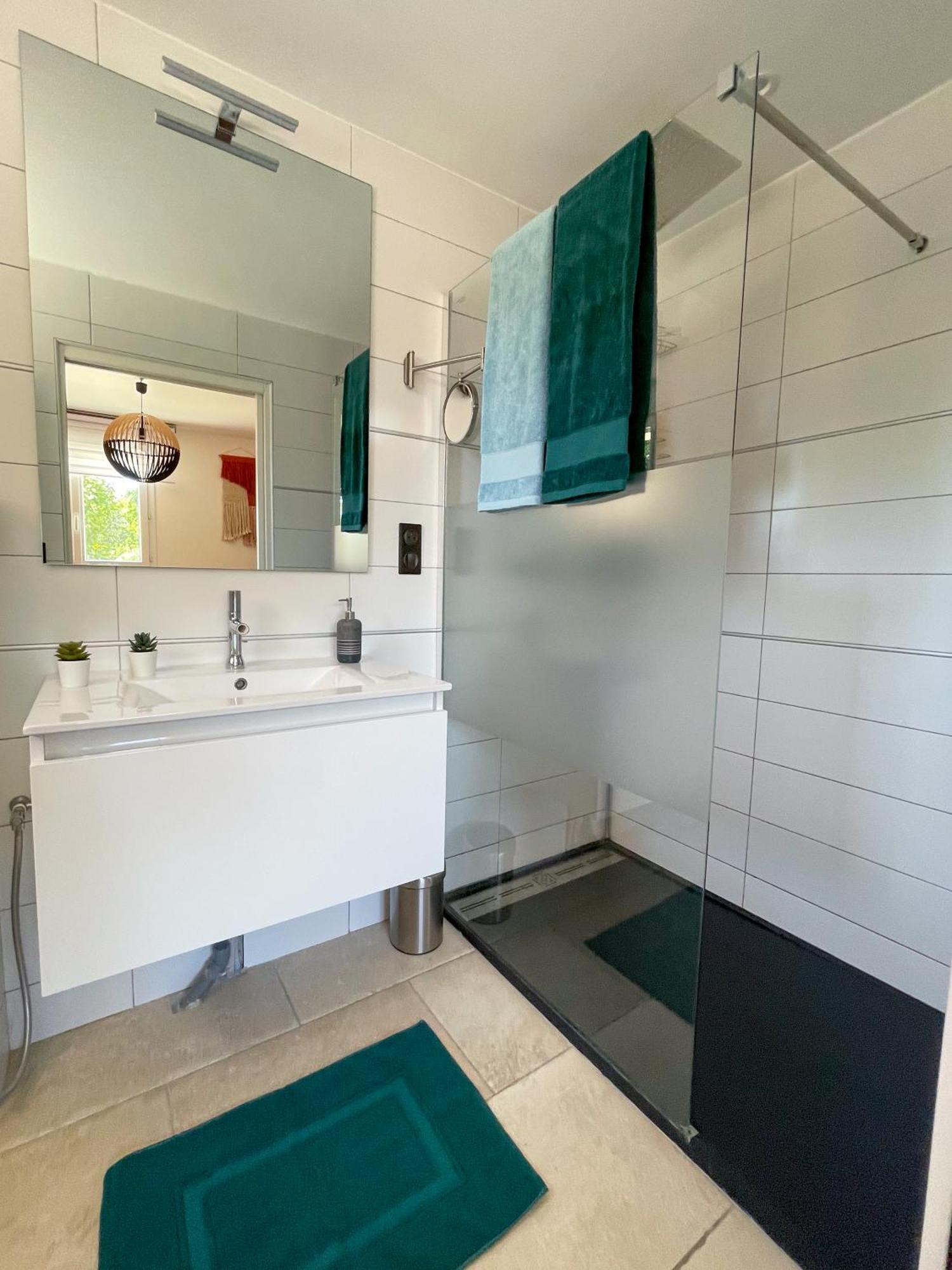 Le Nid'isle - Stationnement Prive Gratuit - Wi-fi Performant - Climatisation Apartment